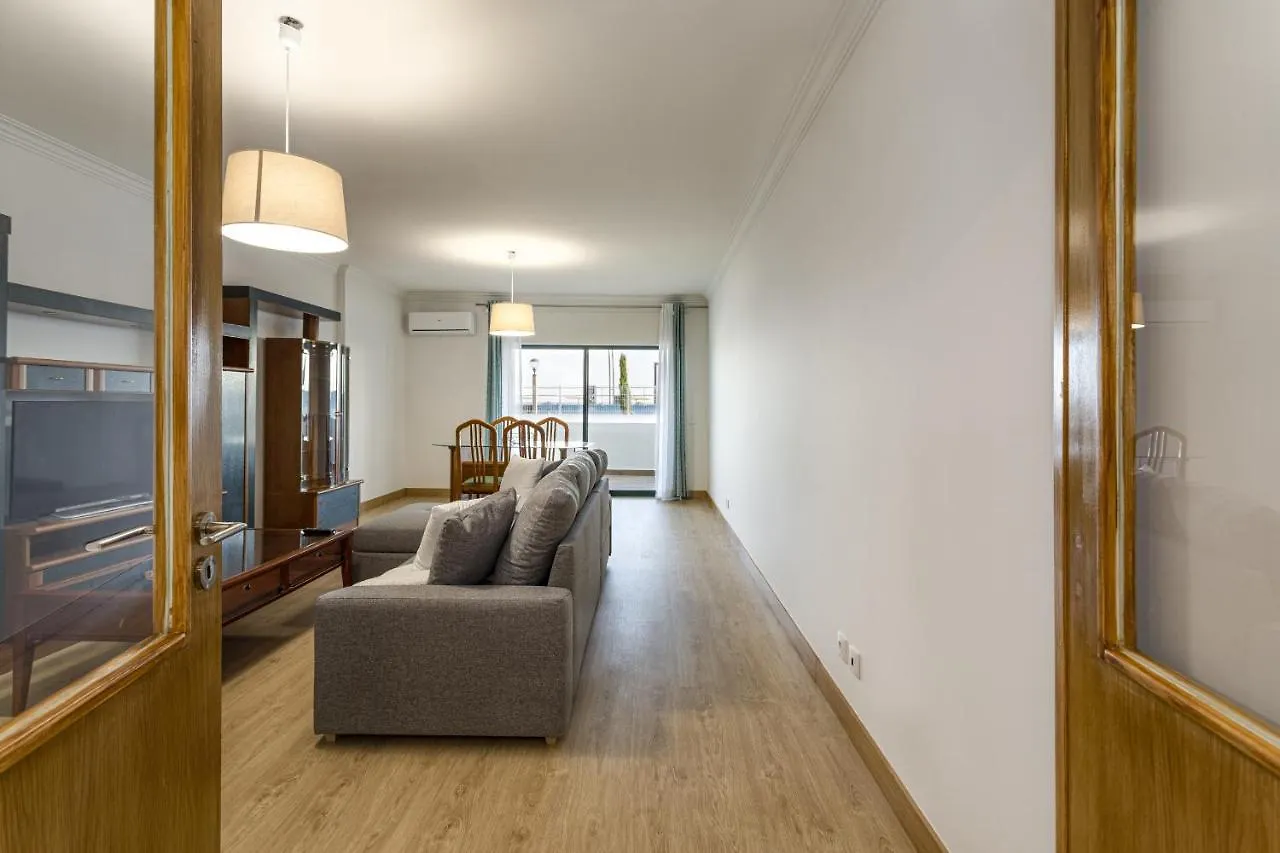Miral 2 - Beach Front Apartment With Pool Quarteira