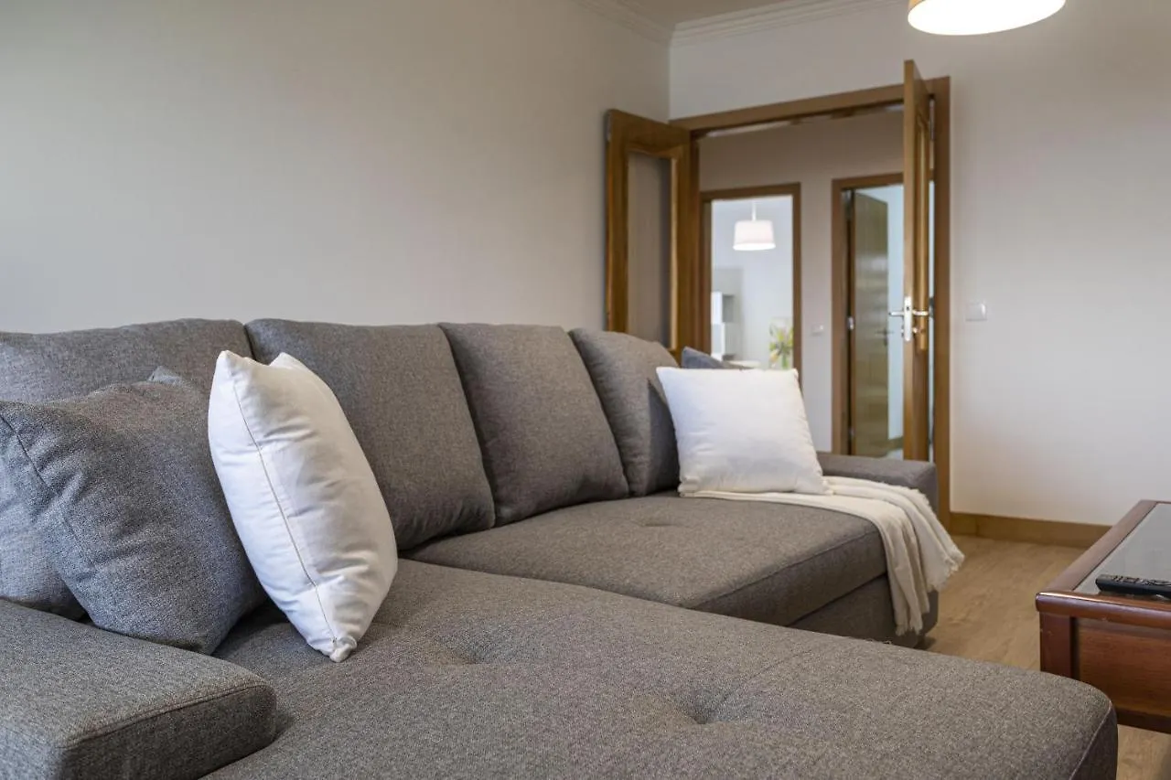 Miral 2 - Beach Front Apartment With Pool Quarteira